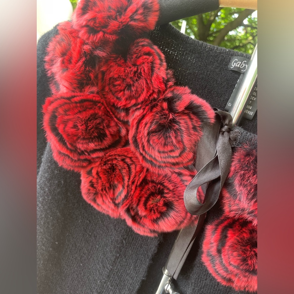 EUC Gaby & Eden Women’s Med Black Cardigan Sweater w/ Red Floral Faux Fur Collar - Picture 3 of 10